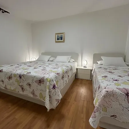Lägenhet Rose New 2br With Garden Patio In Lapad *