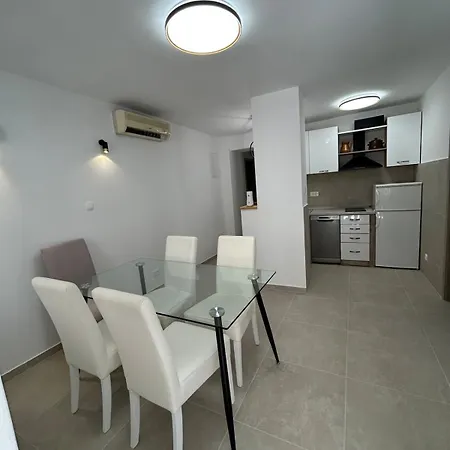 Rose New 2br With Garden Patio In Lapad
