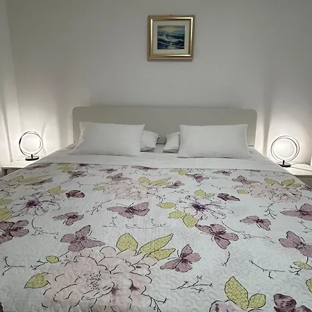 Lägenhet Rose New 2br With Garden Patio In Lapad *