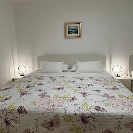 Rose New 2br With Garden Patio In Lapad 아파트 *